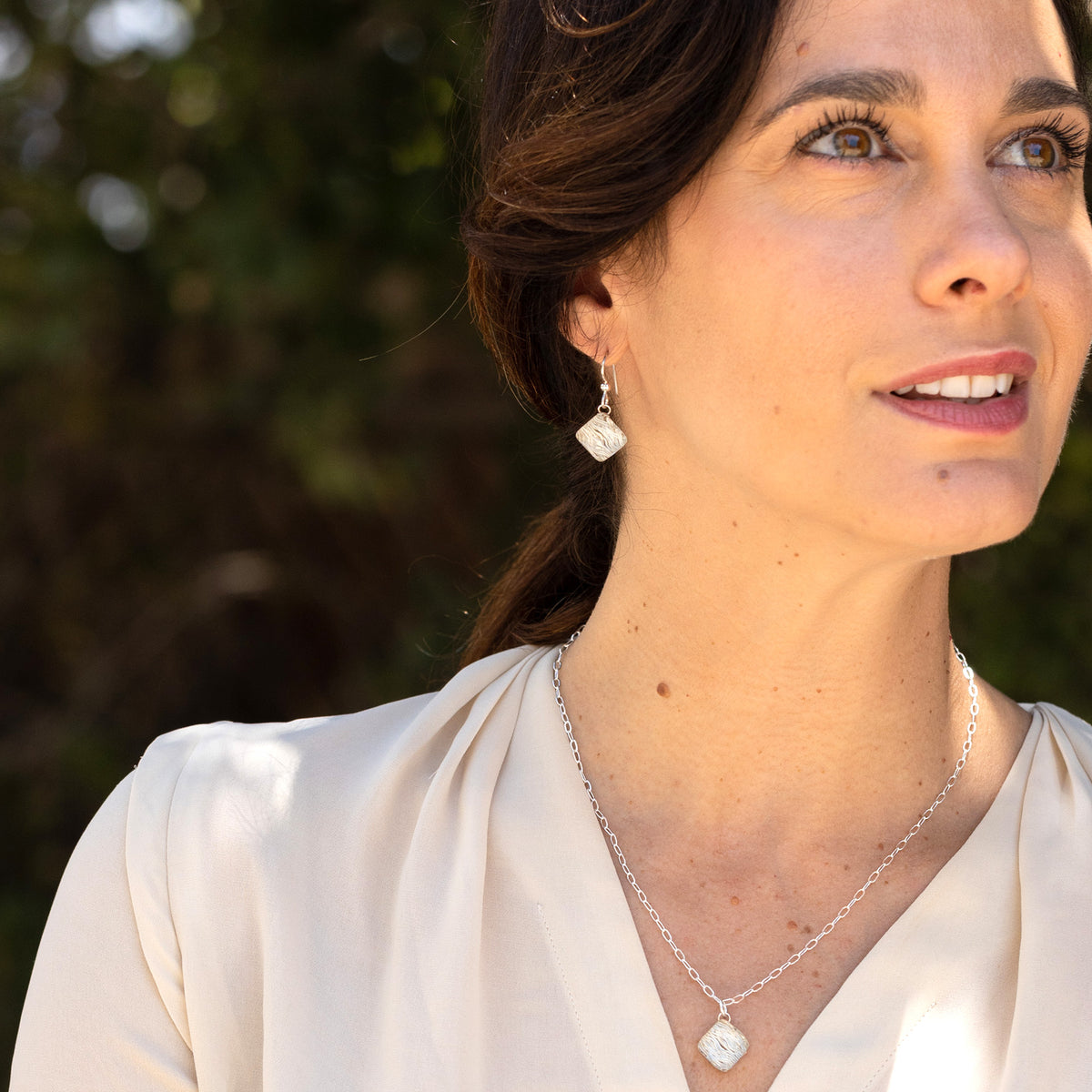 Sparkly Silver Pyramid Shaped Earring and Pendant Gift Set Featuring Handwoven Metal Fabric and Glass